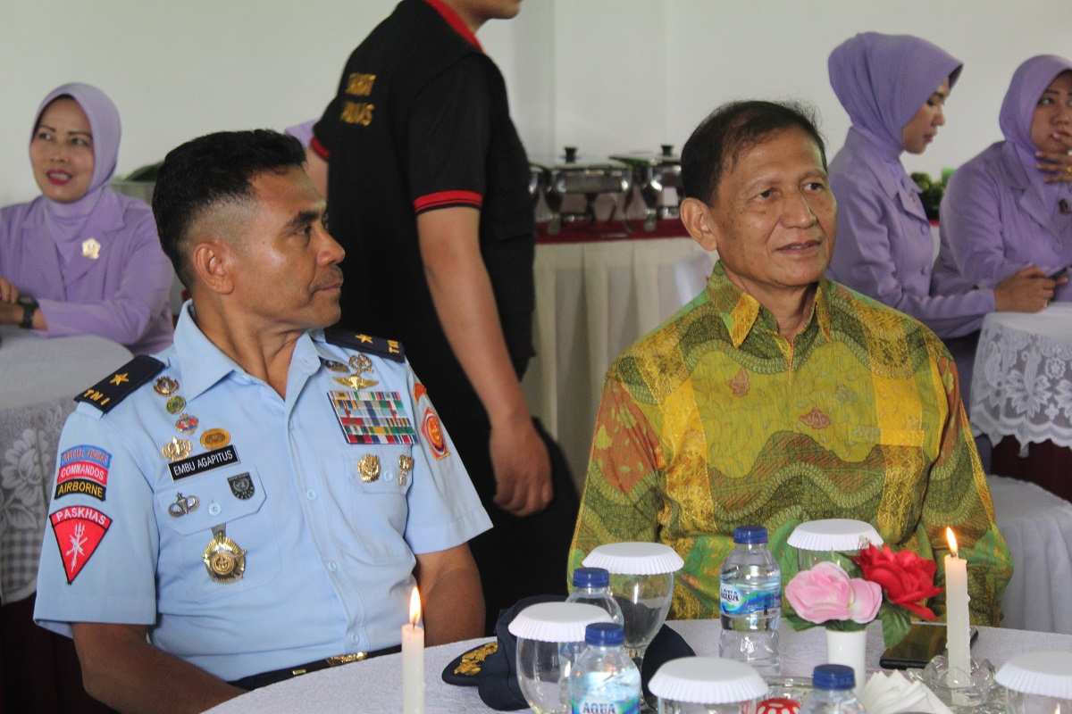 Foto Bersama Pembina Yayasan Dengan Marsekal Pertama TNI Drs. Embu Agapitus, M.Si (Han)